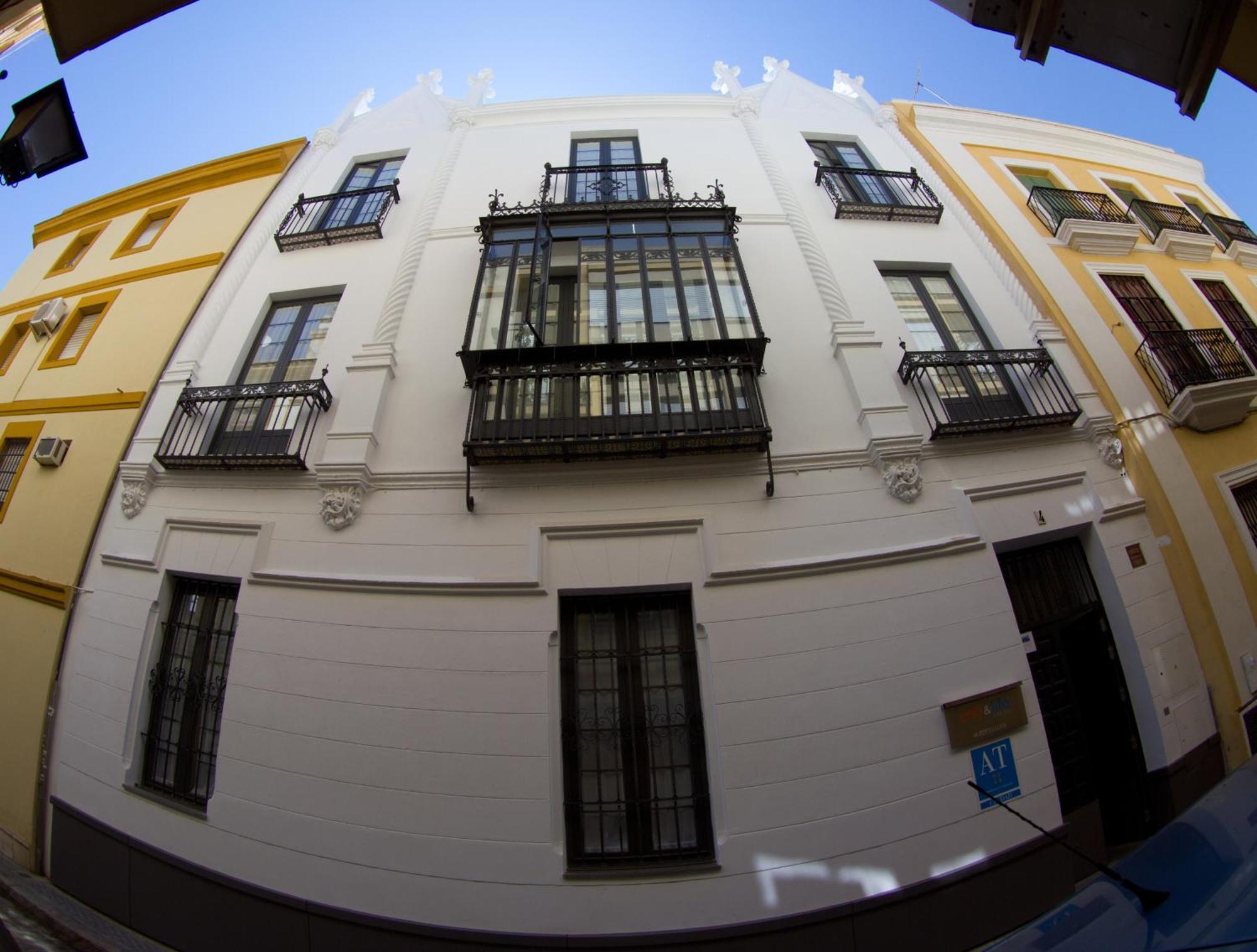Life Apartments Alberto Lista Sevilla Exteriör bild